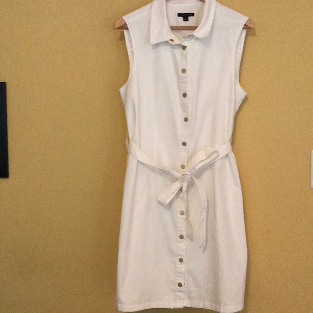 Women’s white sleeveless dress